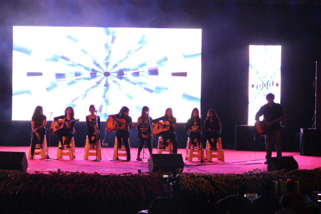 narendra pulee sir easy play guitar east & west music academy 10 Easy Play Guitar online guitar course